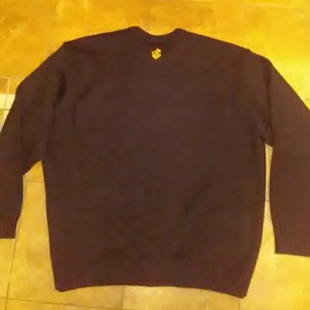 Men's Rocawear Sweater - Picture 5 of 6